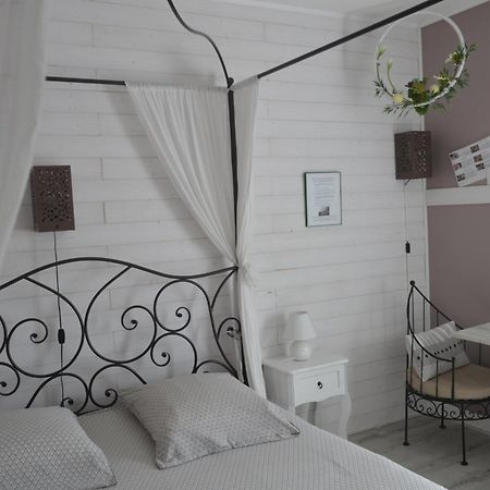 Au Coeur Du Bien Etre, Chambre D'Hotes Avec Piscine Chauffee Et Couverte, Spa, Sauna, Massages Monteaux Luaran gambar