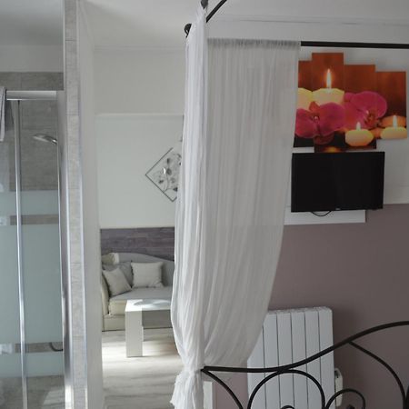Au Coeur Du Bien Etre, Chambre D'Hotes Avec Piscine Chauffee Et Couverte, Spa, Sauna, Massages Monteaux Luaran gambar