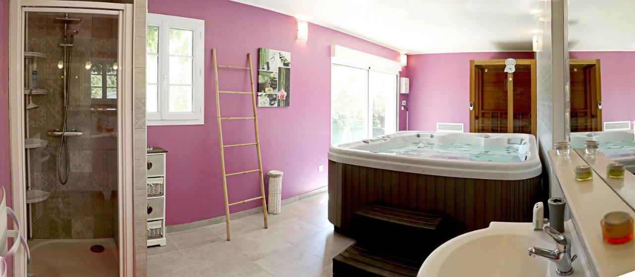 Au Coeur Du Bien Etre, Chambre D'Hotes Avec Piscine Chauffee Et Couverte, Spa, Sauna, Massages Monteaux Luaran gambar