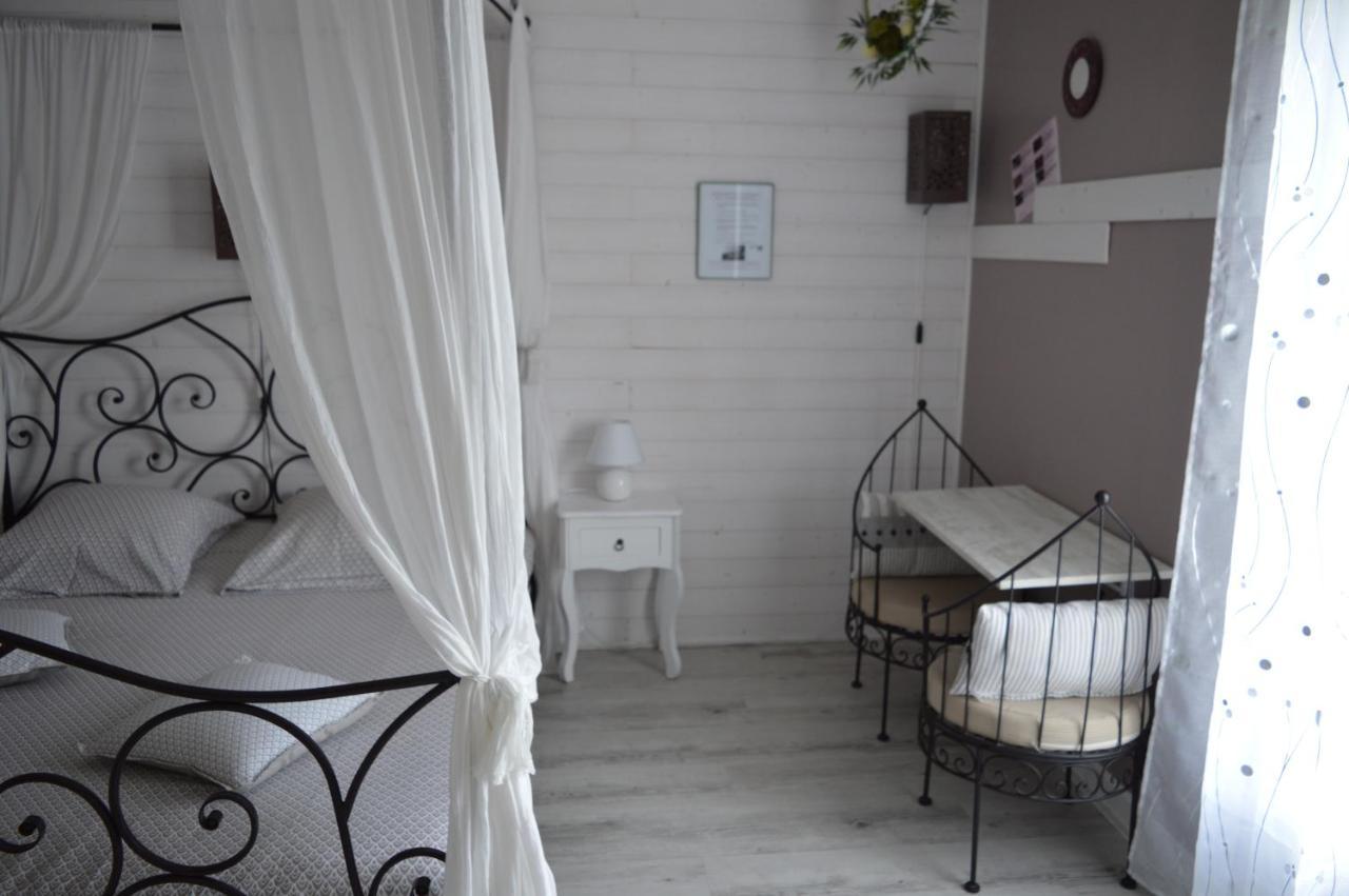 Au Coeur Du Bien Etre, Chambre D'Hotes Avec Piscine Chauffee Et Couverte, Spa, Sauna, Massages Monteaux Luaran gambar