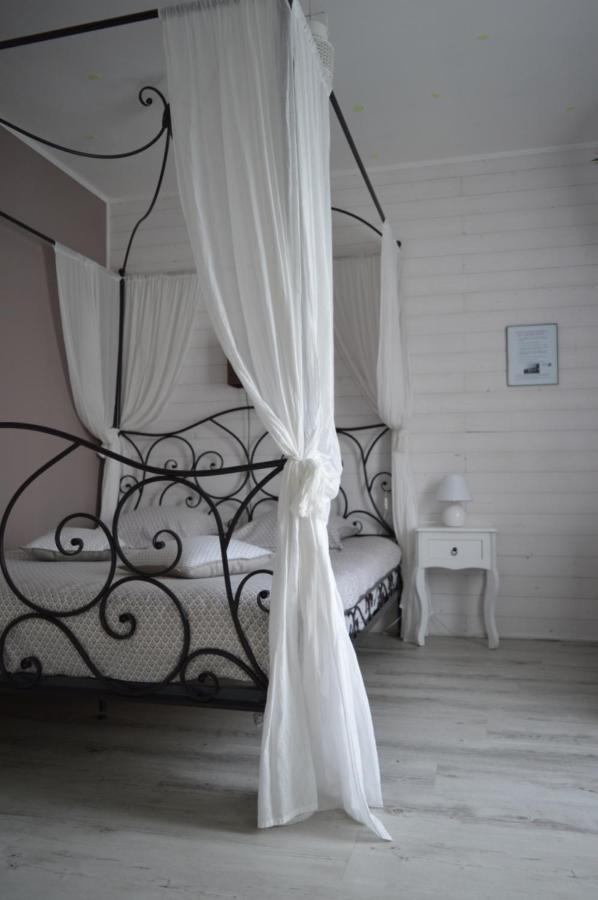 Au Coeur Du Bien Etre, Chambre D'Hotes Avec Piscine Chauffee Et Couverte, Spa, Sauna, Massages Monteaux Luaran gambar