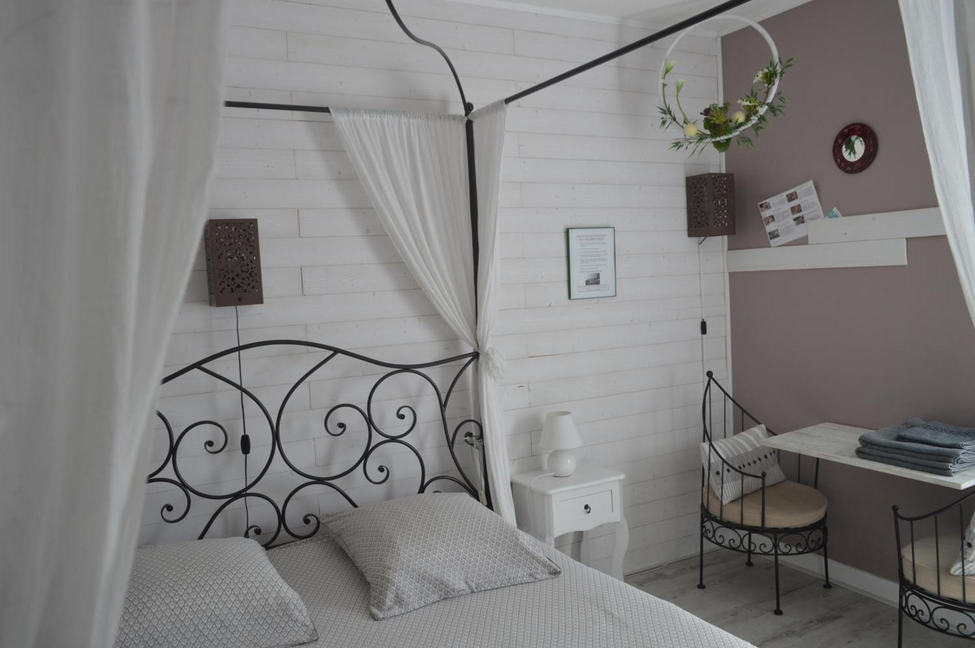 Au Coeur Du Bien Etre, Chambre D'Hotes Avec Piscine Chauffee Et Couverte, Spa, Sauna, Massages Monteaux Luaran gambar