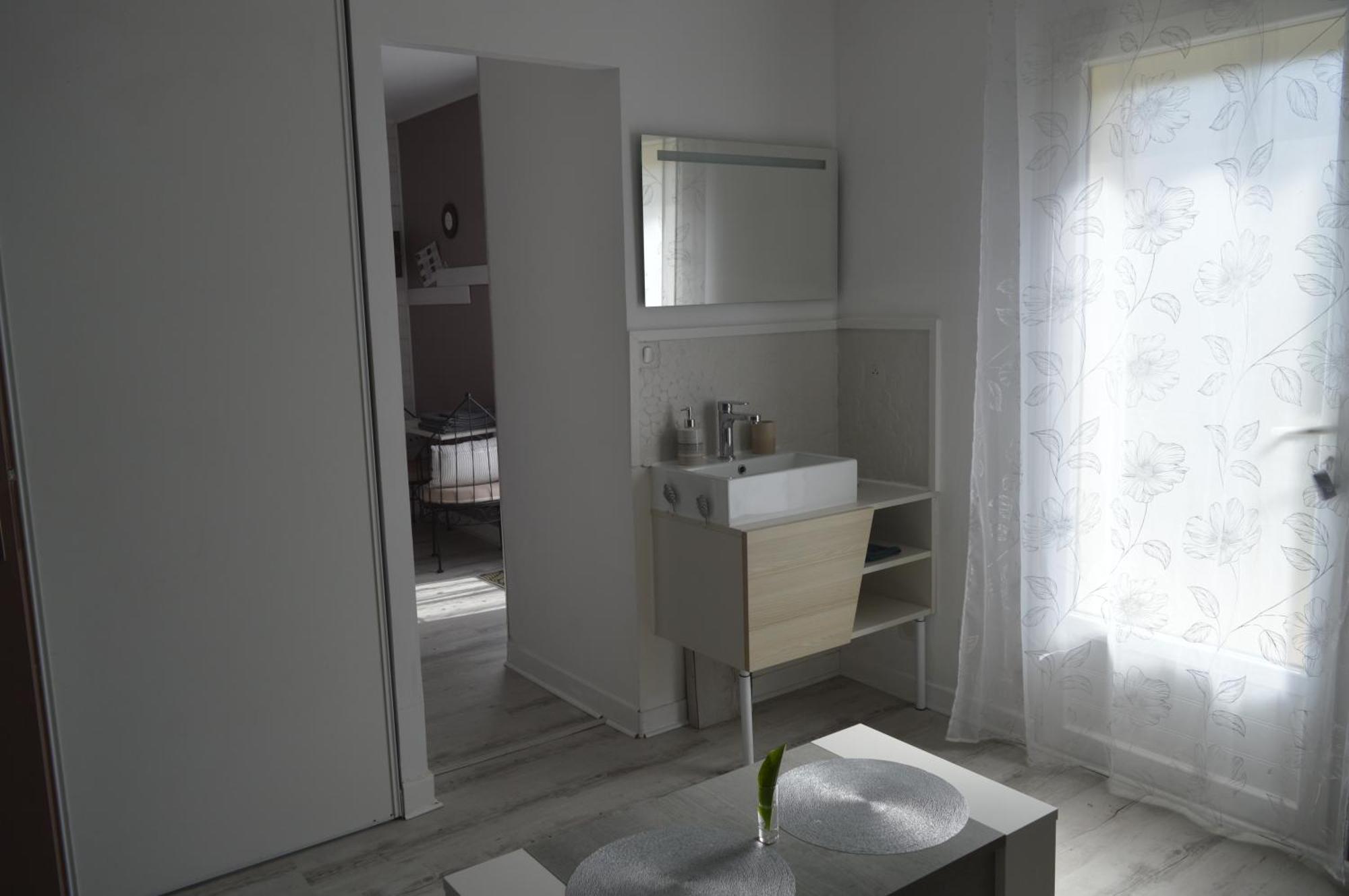 Au Coeur Du Bien Etre, Chambre D'Hotes Avec Piscine Chauffee Et Couverte, Spa, Sauna, Massages Monteaux Luaran gambar